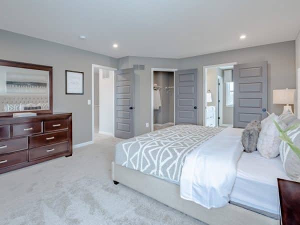 heron-manor_greenbriar_owners-bedroom_interior_03